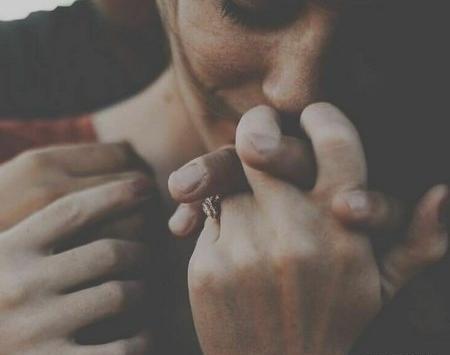 عکس عاشقانه دست رو قلب