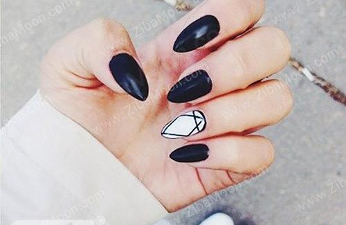عکس ناخن نوک تیز کوتاه