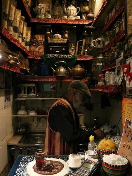 عکس پیرمرد قهوه خانه