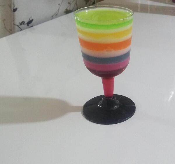 عکس ژله رنگین کمان در جام