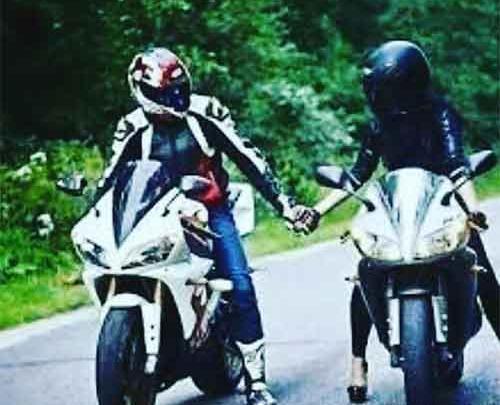 عکس پروفایل عاشقانه روی موتور