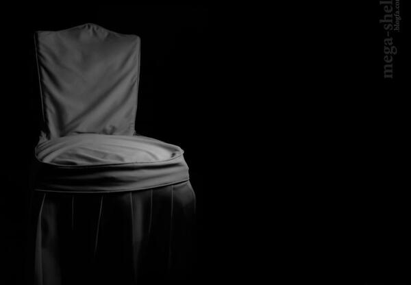 عکس سیاه و سفید صندلی