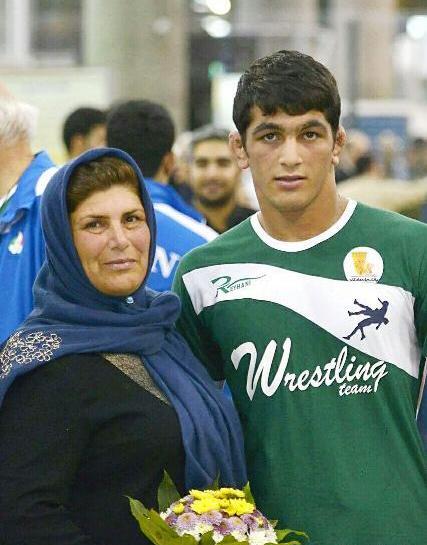 عکس مادر حسن یزدانی
