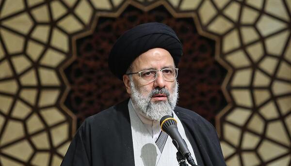عکس آقای رئیسی با تتلو