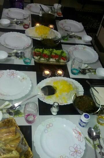 عکس قورمه سبزی روی میز