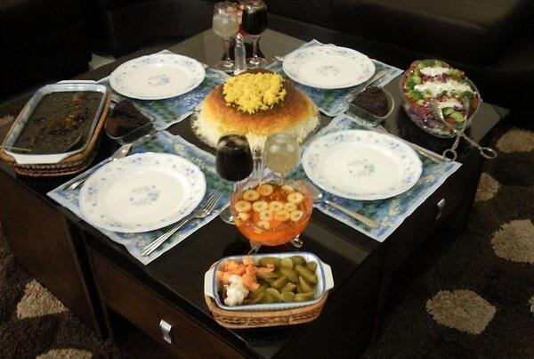 عکس قورمه سبزی روی میز
