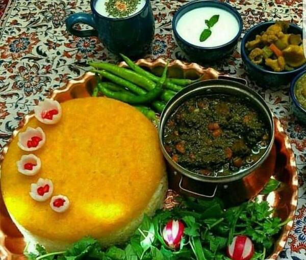 عکس قورمه سبزی روی میز