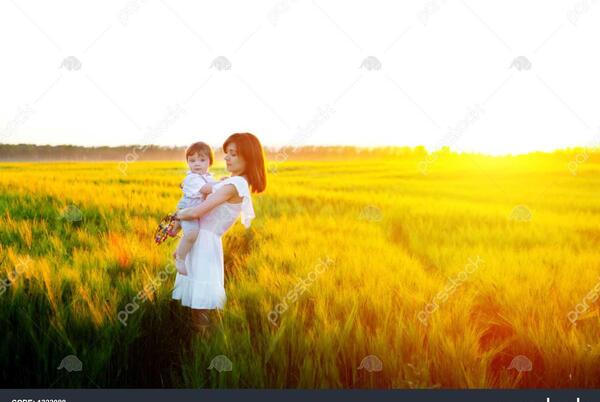 عکس مادر و فرزند در طبیعت