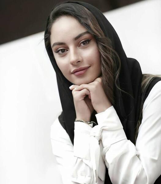عکس بازیگر ترلان پروانه
