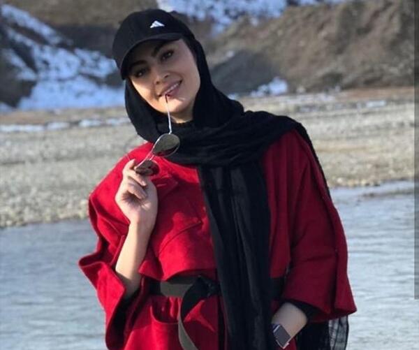 عکس با حجاب مریم مومن