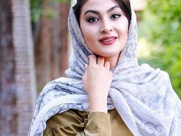 عکس با حجاب مریم مومن