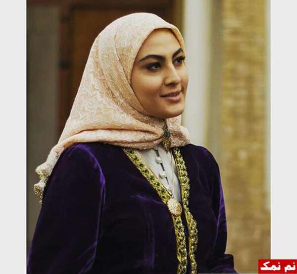 عکس با حجاب مریم مومن