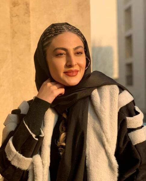 عکس با حجاب مریم مومن