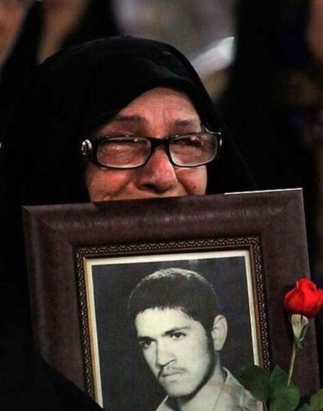 عکس مادر چشم به راه
