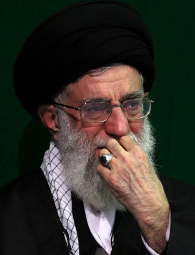 عکس گریه آیت الله خامنه ای