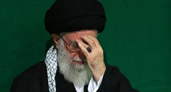 عکس گریه آیت الله خامنه ای