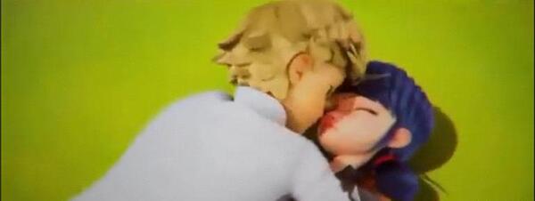 عکس بوسه عاشقانه مرینت و آدرین