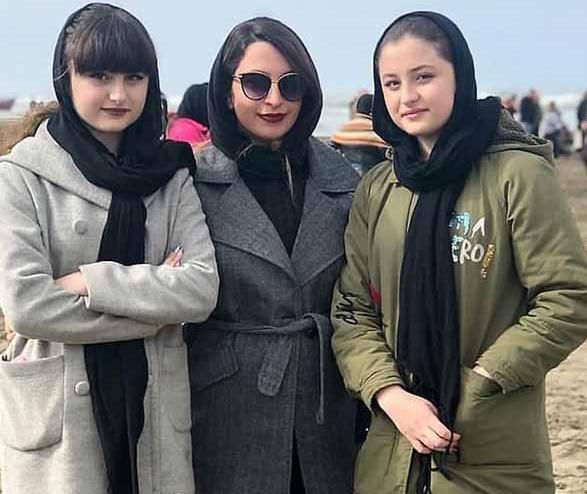 عکس لو رفته سارا نیکا در استخر فیلم