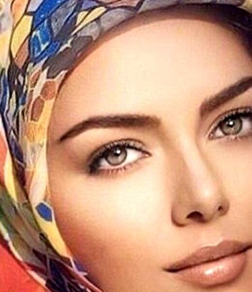 عکس ازاده نامداری با چشمان کبود