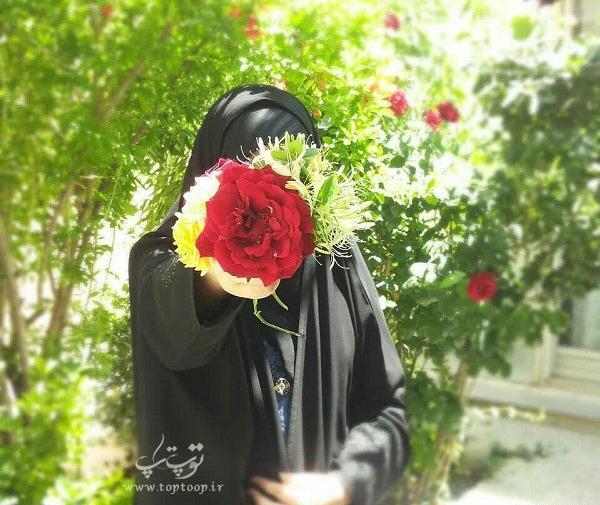 عکس زن گل بدست