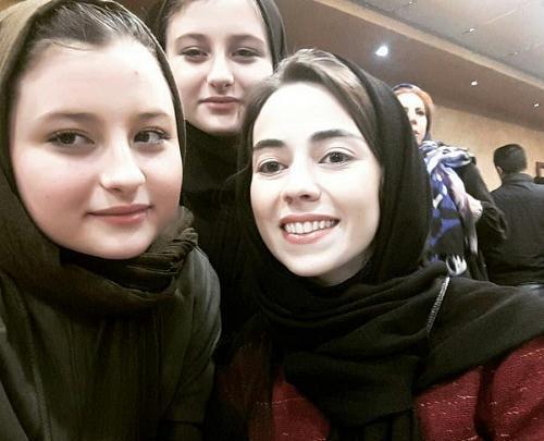 عکس سارا و نیکا در شب یلدا