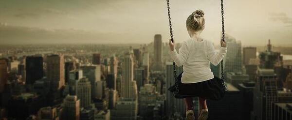 عکس دختر تنها روی تاب