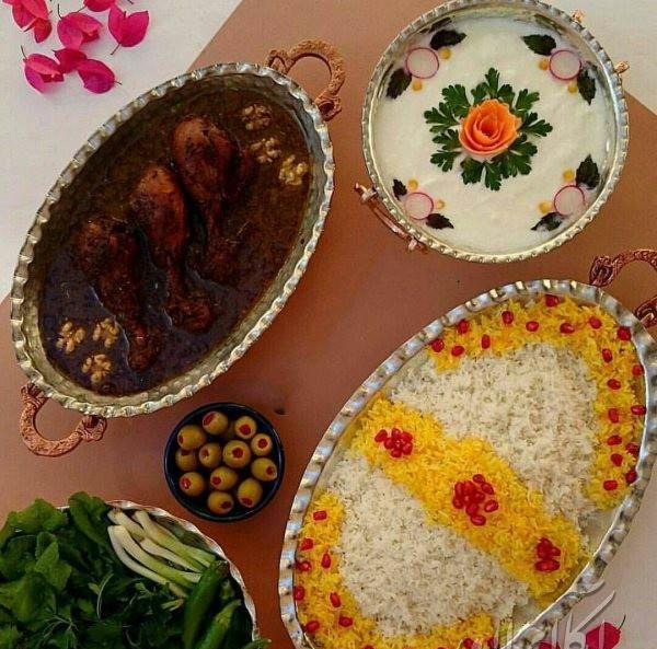 عکس تزیین برنج با زرشک و زعفران