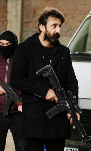 عکس یاماچ با اسلحه