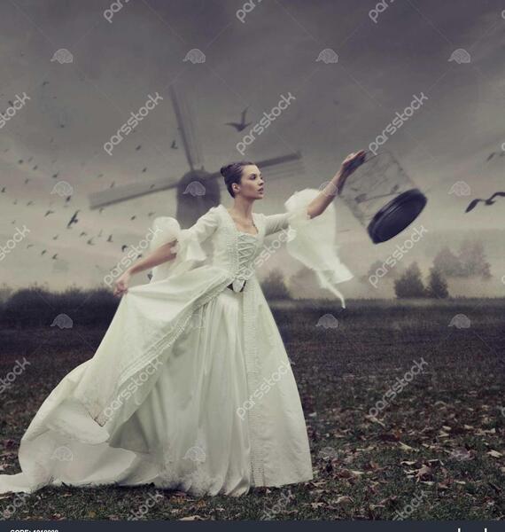 عکس دختر تنها در قفس