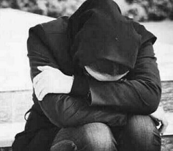عکس دختر غمگین سیاه پوش