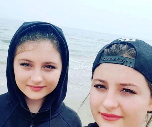 عکس سارا و نیکا در پشت صحنه