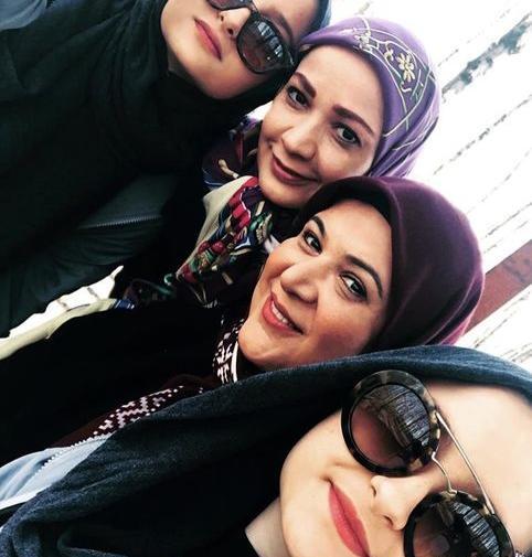 عکس سارا و نیکا در پشت صحنه