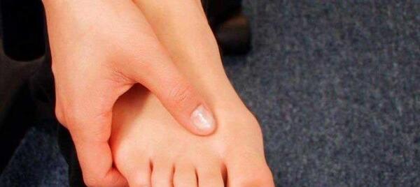 عکس ناخن شکسته پا