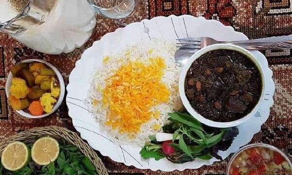عکس از قورمه سبزی جا افتاده