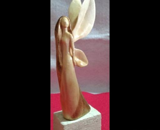 عکس فرشته چوبی