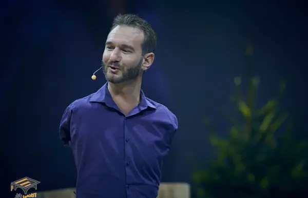 عکس همسر نیک وی آچیچ