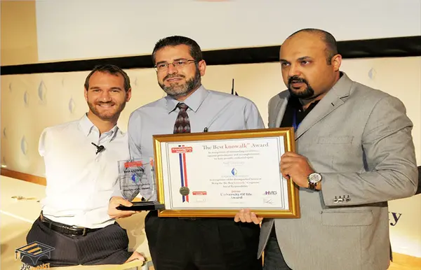 عکس همسر نیک وی آچیچ