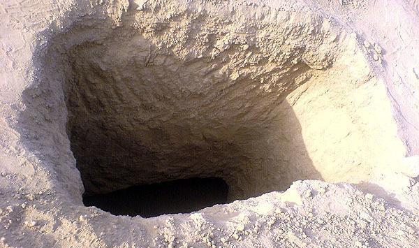 عکس قبر های خالی