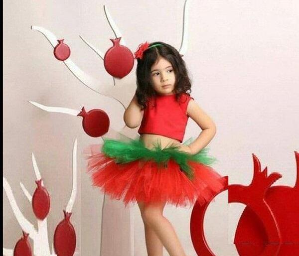 ژست عکس یلدایی در خانه