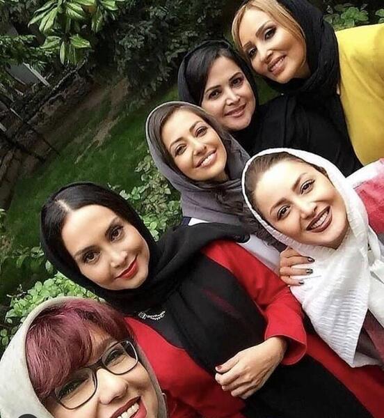 ژست عکس دخترانه دسته جمعی