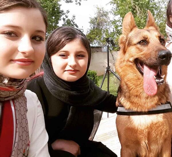 عکس آرایش غلیظ سارا و نیکا
