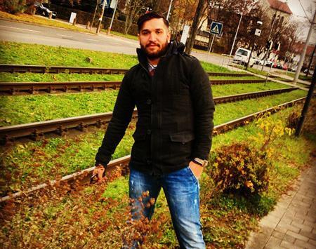 عکس بازیگر صادق برقعی