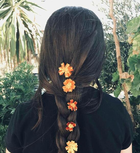 عکس دختر تنها مو مشکی