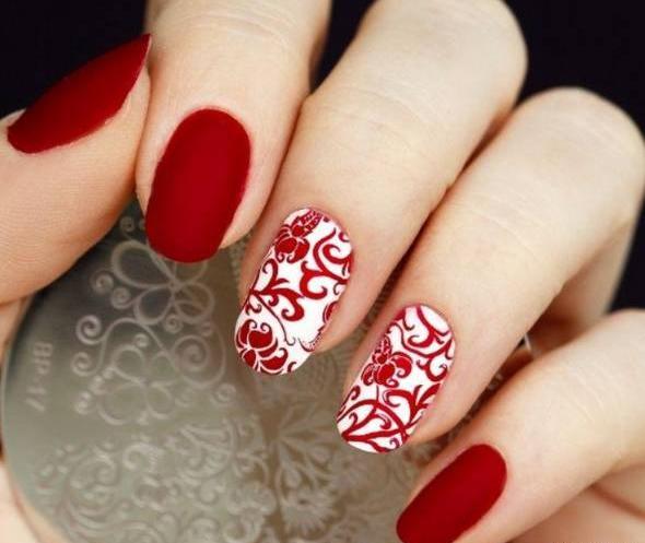 عکس ناخن قرمز ساده
