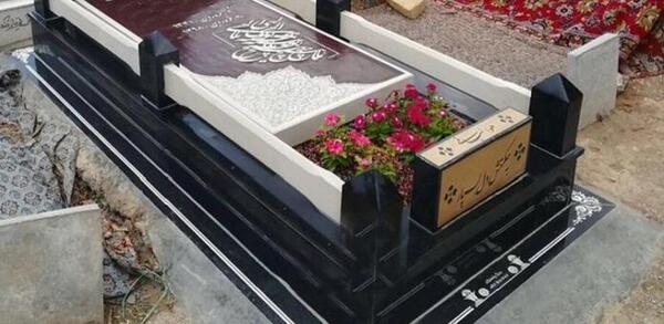 عکس دختر تنها در قبرستان