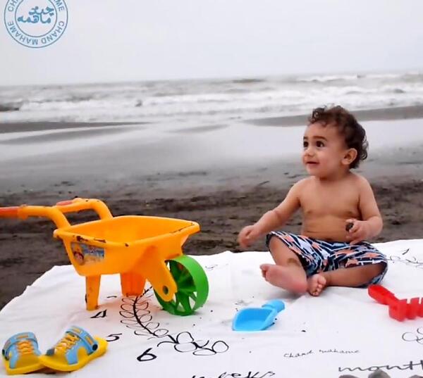 عکس نوزاد کنار دریا