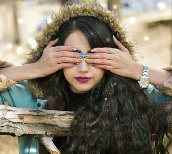 ژست عکس دخترانه که صورت معلوم نباشه