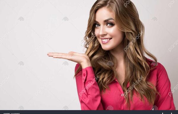عکس دختر زیبا با لبخند