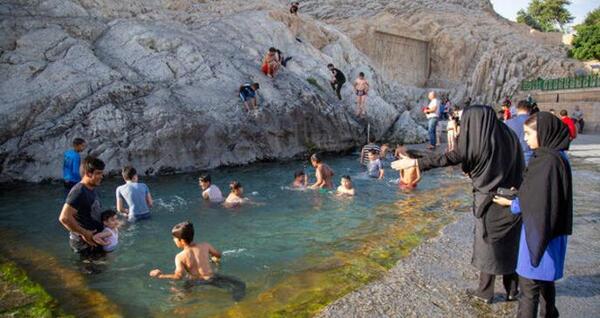 عکس قدیمی چشمه علی