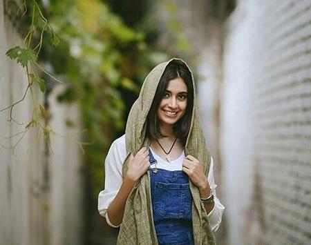 عکس زن زیبا با شال